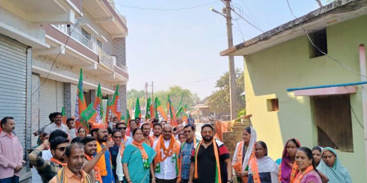 भाजपा प्रत्याशी धनीराम धीवर ने श्याम भाई के साथ मिलकर किया धुआंधार जनसंपर्क