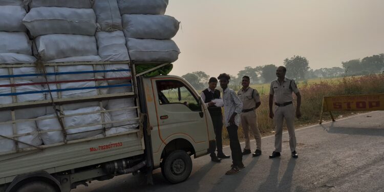 विस चुनाव के मद्देनजर बैरियर लगाकर संदिग्ध वाहनों की जा रही है, चेकिंग