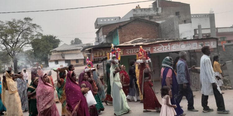 लवन सहित अंचल में धूम धाम से हुआ गौरा-गौरी का विसर्जन