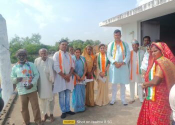 कांग्रेस प्रत्याशी का डोर टू डोर जन आशीर्वाद यात्रा जारी मांगा आशीर्वाद