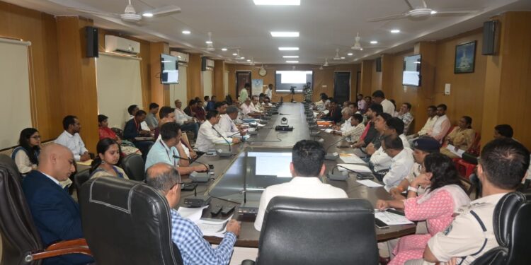 आदर्श आचार संहिता का पालन करने के साथ समय समय पर व्यय लेखा प्रस्तुत करने के निर्देश