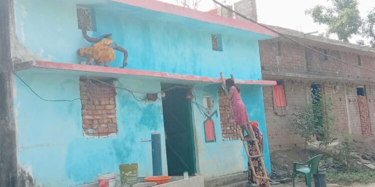 दीपावली नजदीक.घरों की साफ सफाई व रंग रोगन कार्य जोरों पर