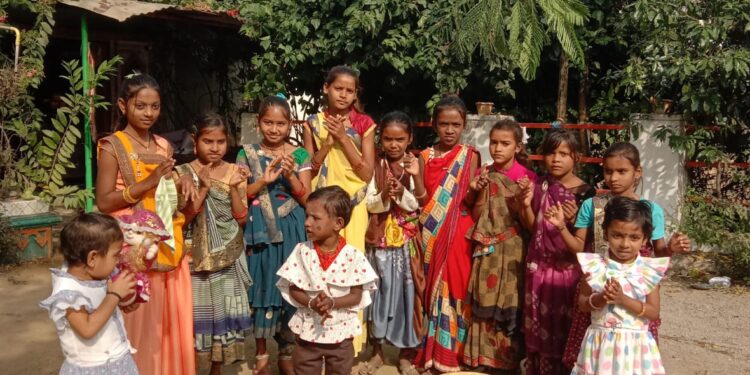 छत्तीसगढ़ की परंपरा को अक्षुण बनाए रखने में नन्हे नन्हे बच्चों का विशेष योगदान