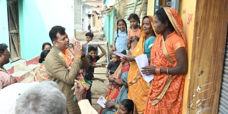 कांग्रेस प्रत्याशी संदीप साहू के जनसमपर्क आभियान में उमड़ रहा जनता का जन सैलाब 