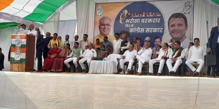 मुख्यमंत्री बघेल लवन में चुनावी सभा को किया संबोधित 