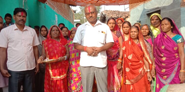 भाजपा प्रत्याशी धनीराम धीवर द्वारा गांव-गांव पहुंचकर लोगों का कर रहा है आभार प्रदर्शन