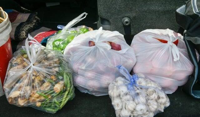 नगर सहित गांव गांव के चौक चौराहों पर बन और बिगड़ रहे जीत हार का समीकरण