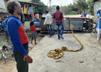 करदा का अधूरा सीसी रोड निर्माण बना परेशानी का सबब, रोजाना लोग गिरकर हो रहे चोंटिल