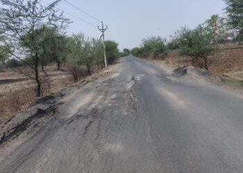 साढ़े तीन वर्ष में ही खराब हो गई एडीबी से सहायता प्राप्त वाली रोड