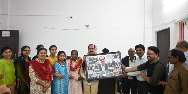 जिला नाजिर अजय त्रिवेदी की भावभीनी विदाई