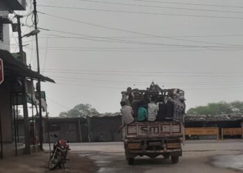 मालवाहक वाहनों से हादसा होने पर आख़िर कौन होगा जिम्मेदार ? वाहन चालक या ज़िम्मेदार प्रशासन