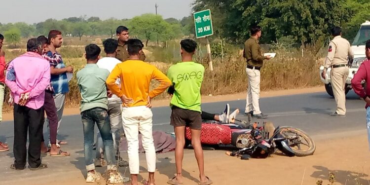 बाइक सवार दम्पति का गिरौधपुरी जाते समय डोंगरीडीह में हुआ दर्दनाक हादसा