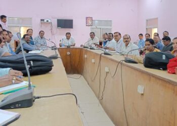 जनपद सीईओ एम एल मंडावी द्वारा लिया गया सचिवों का समीक्षा बैठक 