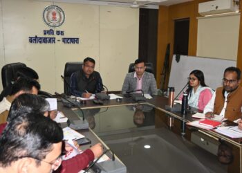 राजस्व प्रकरणों के निपटारे में सुस्त रवैये पर कलेक्टर हुए सख्त