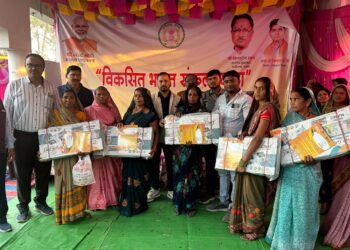 विकसित भारत संकल्प यात्रा:करमदा और रवान पहुंची मोदी की गारंटी वाली गाड़ी