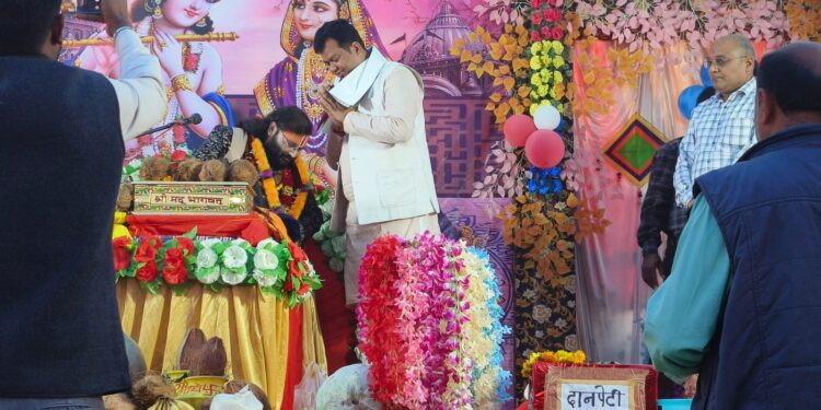 भागवत कथा में रूक्मिणी विवाह की झांकी ने मोहा मन