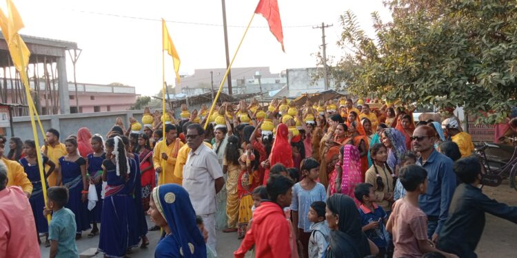 लवन में भव्य कलश यात्रा के साथ श्रीमद् भागवत कथा का हुआ शुभारंभ