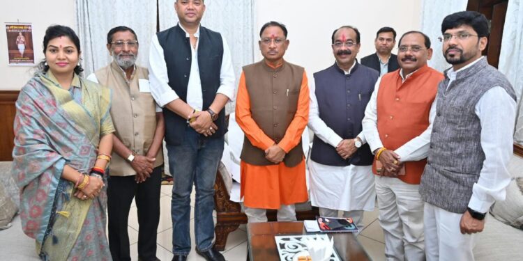 साहू संघ के प्रतिनिधि मंडल ने राजिम जयंती कार्यक्रम में शामिल होने मुख्यमंत्री एवं उपमुख्यमंत्री से की मुलाकात