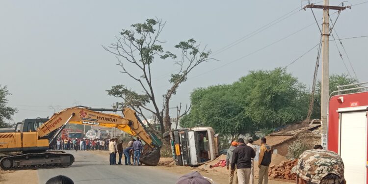 पेट्रोल-डीजल से भरे टैंकर वाहन सायकल सवार युवक ठोकर मारकर पल्टा, घायल का चल रहा रायपुर में ईलाज