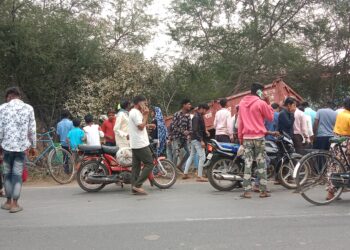 मवेशी को बचान के चक्कर में बाइक चालक हुआ दुर्घटना का शिकार