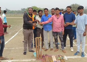 ताराशिव में टेनिस बाल क्रिकेट प्रतियोगिता के आयोजन का हुआ शुभारंभ 