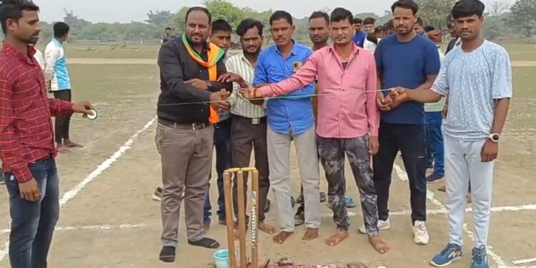 ताराशिव में टेनिस बाल क्रिकेट प्रतियोगिता के आयोजन का हुआ शुभारंभ 