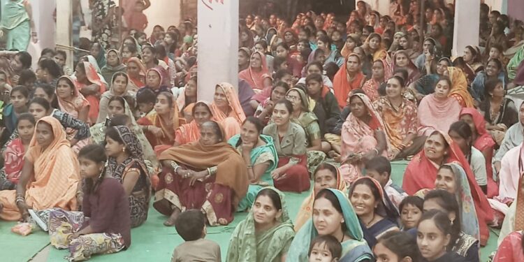 देवरी के नवधा रामायण में श्रोताओं की उमड़ रही भीड़, गांव हुआ भक्तिमय