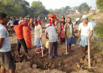 धनगांव में चल रहा है दो सप्ताह से मनरेगा का कार्य 