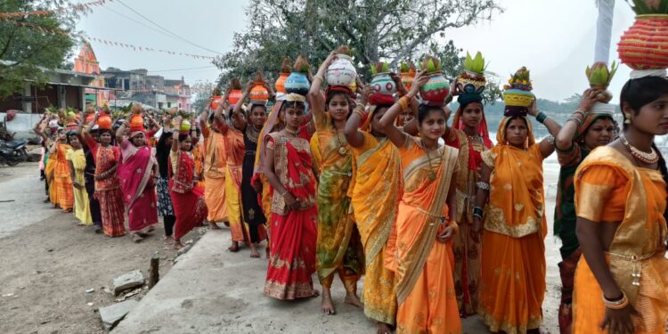 कलश यात्रा के साथ श्रीमद् भागवत कथा का शुभारंभ 