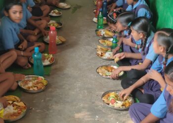 ग्राम कोरदा के सरकारी स्कूल में न्योता भोज का किया गया आयोजन