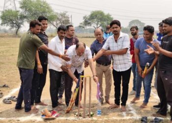 लवन में टेनिस बाल क्रिकेट प्रतियोगिता का हुआ शुभारंभ