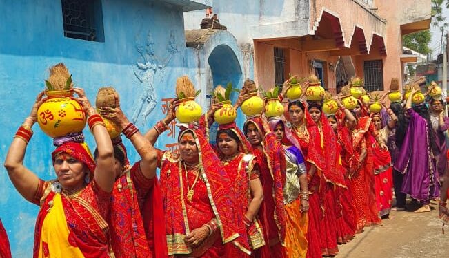 चिचिरदा में कलश यात्रा के साथ श्रीमद् भागवत कथा का हुआ शुभारंभ