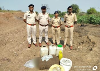 आबकारी विभाग की कार्रवाई, 117.5 बल्क लीटर महुआ शराब जब्त, 1140 किलो महुआ लाहन को किया गया नष्ट