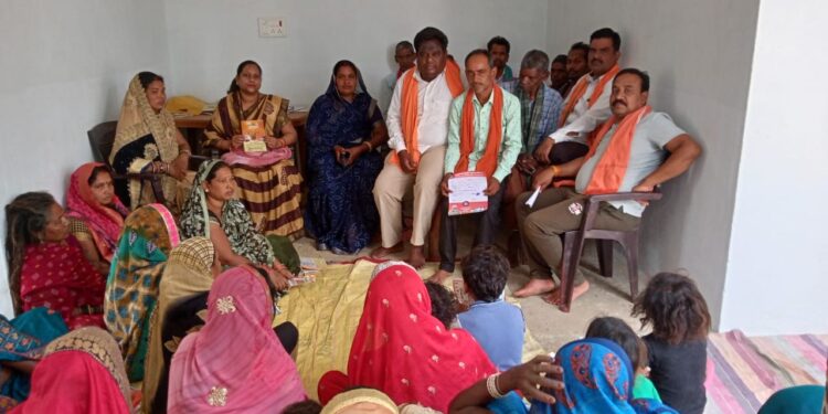 शक्ति केंद्र की बैठक में जांजगीर लोकसभा प्रत्याशी कमलेश जांगड़े को जिताने की गई अपील