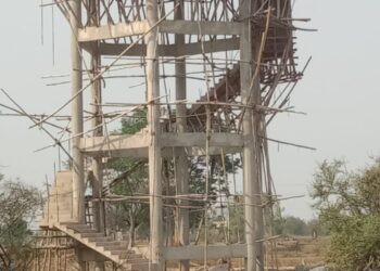 मुंडा में जल जीवन मिशन का पानी टंकी निर्माण कार्य 5 माह से बंद