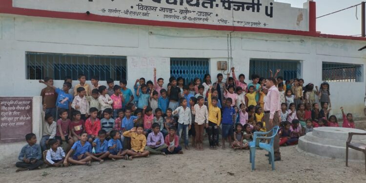 बच्चों को विभिन्न कलाओं से निपुण होने के लिए समर कैंप का आयोजन