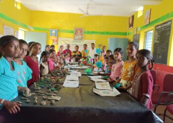 समर क्लास में चित्रकला खेल के माध्यम से सीखना-सिखाना विभिन्न प्रकार की गतिविधियों का अयोजन 