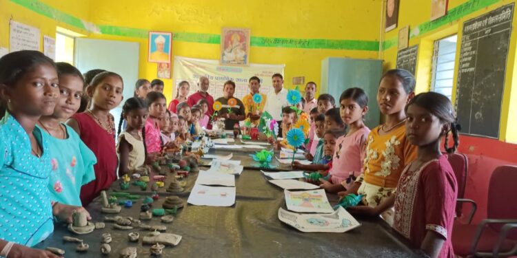 समर क्लास में चित्रकला खेल के माध्यम से सीखना-सिखाना विभिन्न प्रकार की गतिविधियों का अयोजन 