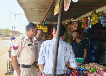 लवन पुलिस एवं स्वास्थ्य विभाग द्वारा कोटपा अधिनियम के तहत 10 लोगों पर की कार्रवाई