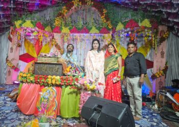 डोंगरा में श्रीमद भागवत महापुराण कथा श्रवण करने पहुंची पूर्व विधायक शकुंतला साहू