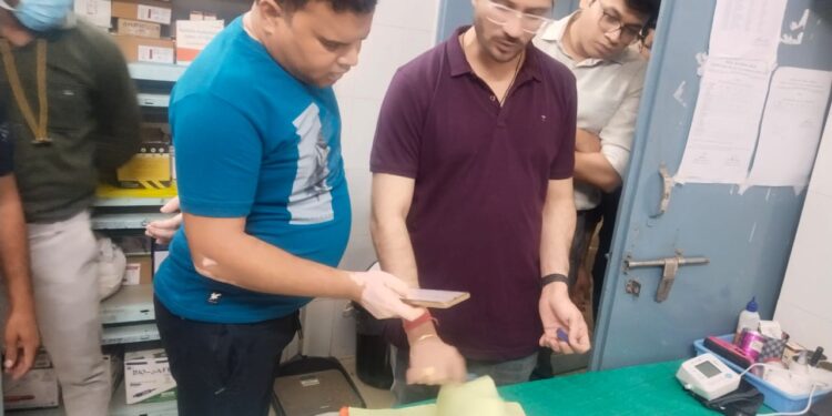 क्लेक्टर पहुंचे निरीक्षण करने, मरीजों का जाना हाल चाल