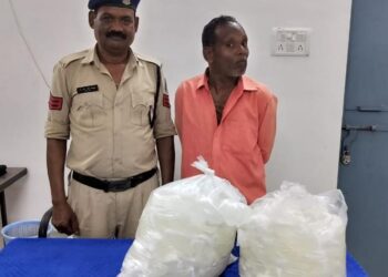 25 लीटर कच्ची महुआ शराब के साथ आरोपी गिरफ्तार भेजा गया जेल