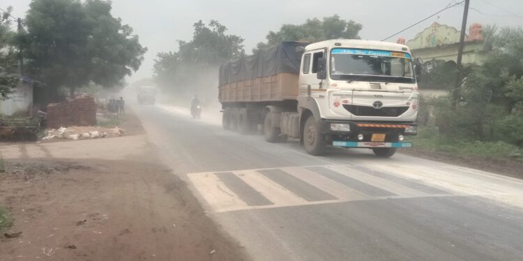 केप्सूल वाहन चालको की मनमानी से राहगीर परेशान