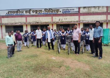 चिचिरदा में 23 छात्राओं को दिया साइकिल, अब स्कूल जाने में नहीं होगी परेशानी