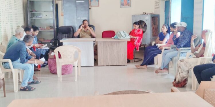 हितग्राही शीघ्र पूर्ण करें अपना अपना आवास-सीईओ 