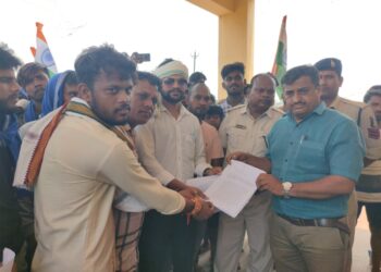 आरक्षण में क्रिमीलेयर का विरोध, वापस लेने के लिए एस.सी, एसटी संगठन ने सौंपा ज्ञापन