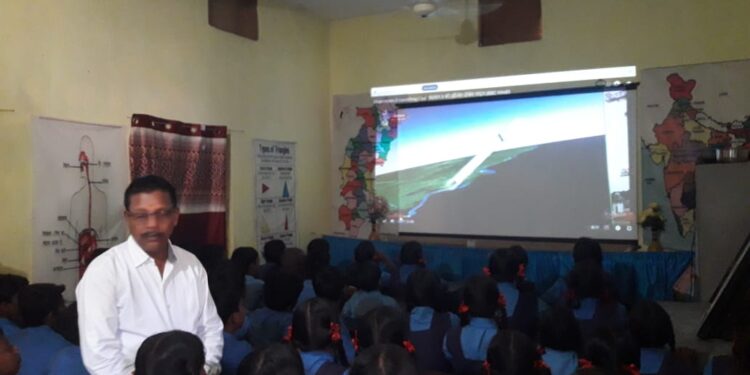 पूर्व माध्यमिक शाला चिचिरदा में राष्ट्रीय अंतरिक्ष दिवस मनाया गया