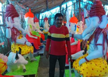 भक्तों के घर विराजित होने भगवान हो रहे आतुर 