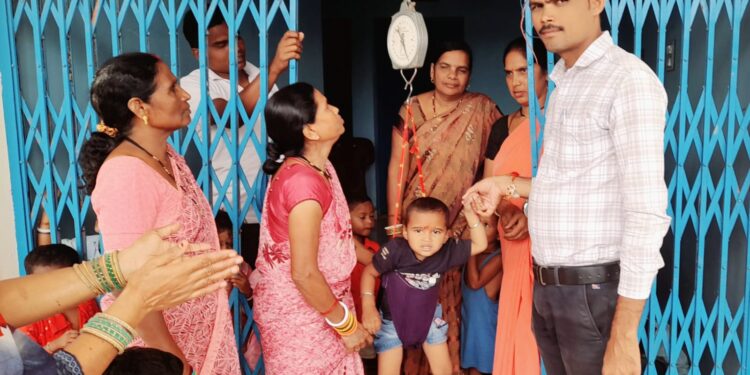 धनगांव के आंगनवाड़ी केंद्र में मनाया गया वजन त्यौहार