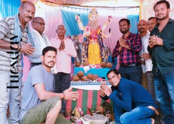 विश्वकर्मा की पूजन कर की गई प्रतिमा स्थापित